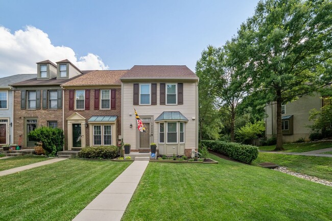 Building Photo - Wonderful 2BR/3.5BA townhouse located in B...