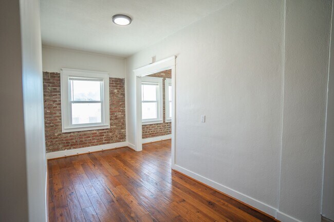 Building Photo - TO1321 (Commercial)