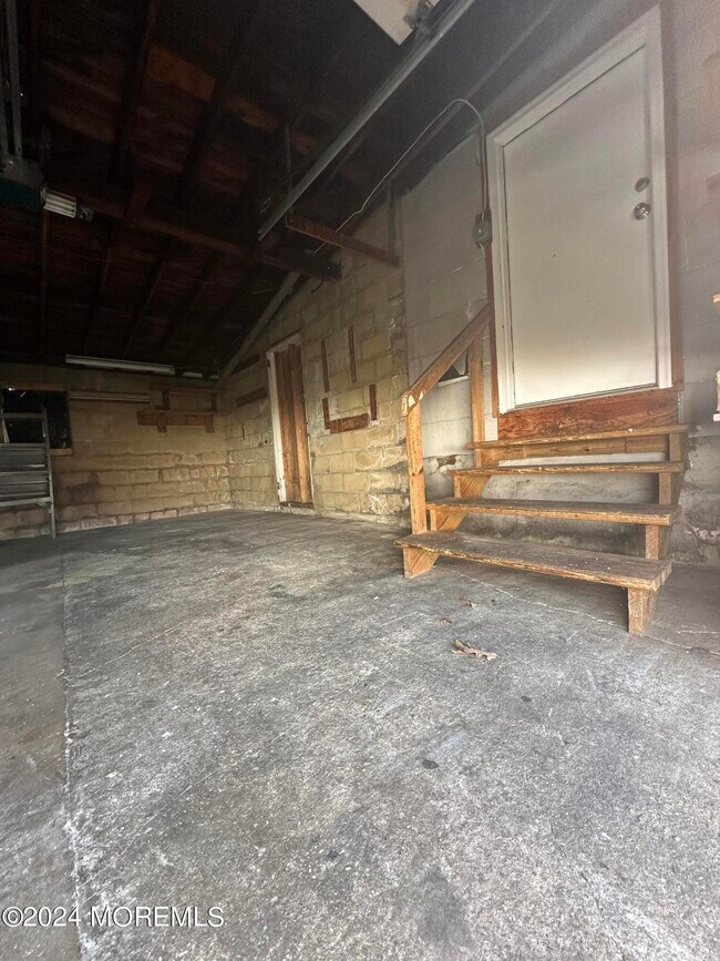 Building Photo - 56 Steiner Ave