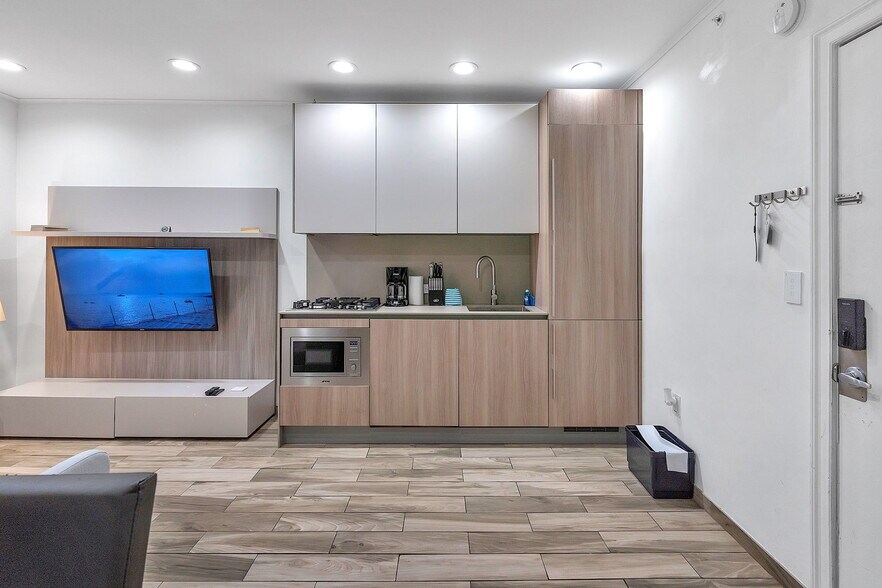 Building Photo - 335 Ocean Dr