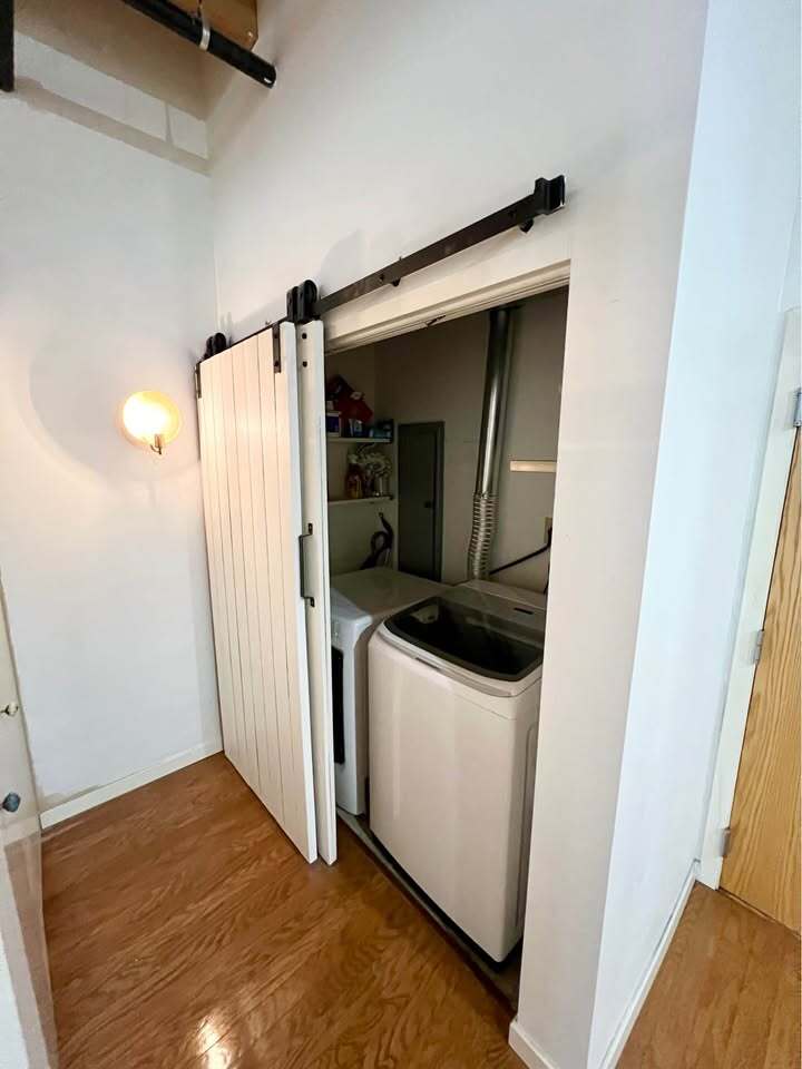 In-unit washer/dryer. - 234 E Reservoir Ave