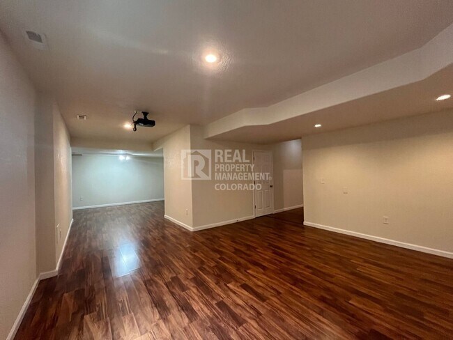 Building Photo - 787 Sundance Ln