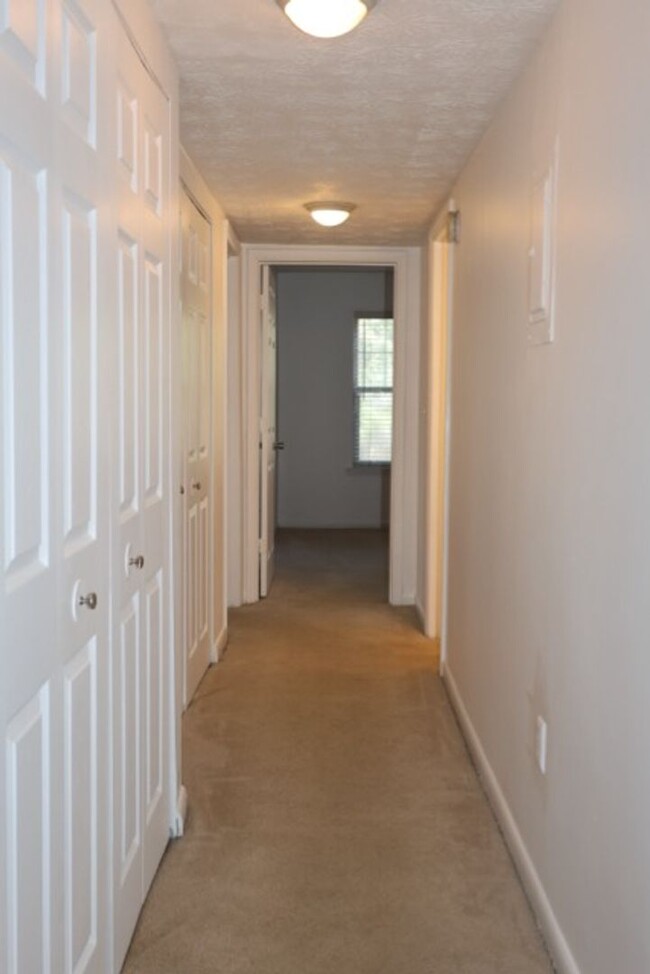 Building Photo - 2 bed 2 Baths Condominium-Rent (*2nd Month...
