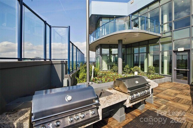 Building Photo - 225 S Poplar St