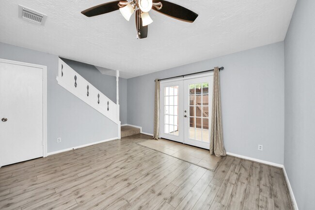 Building Photo - 10654 Hazelhurst Dr