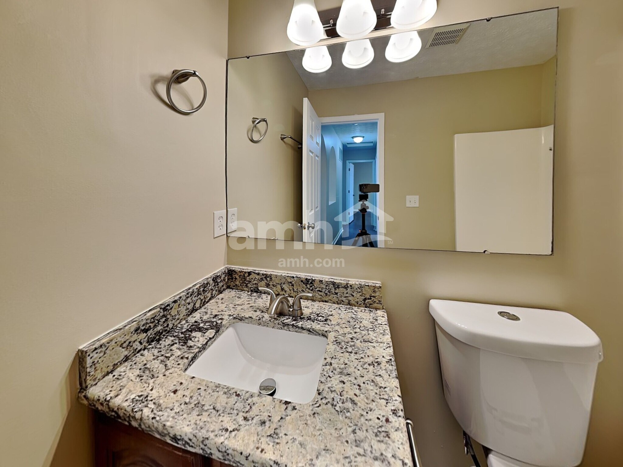 Building Photo - 80 Simsbury Ct