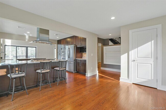 Building Photo - 300 Clausland Mountain Rd