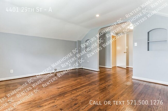 Building Photo - Spacious, well-maintained 2 level 3Bd/2Bth...