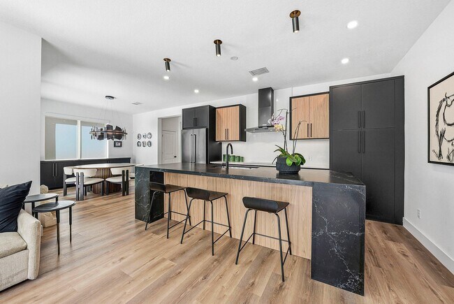 Building Photo - 4310 Buttonwood Dr