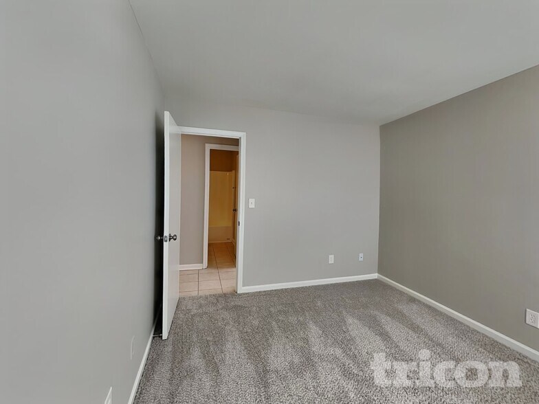 Building Photo - 2020 Chapel Creek Rd