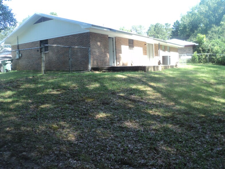 Building Photo - 343 Bonnie Dr