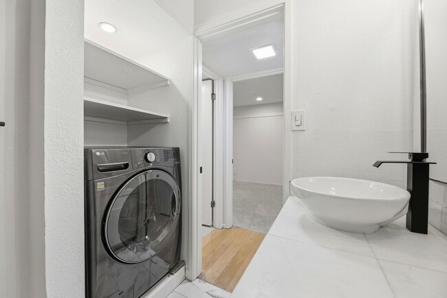 Building Photo - Elegantly Updated Apartment for Rent in Orinda