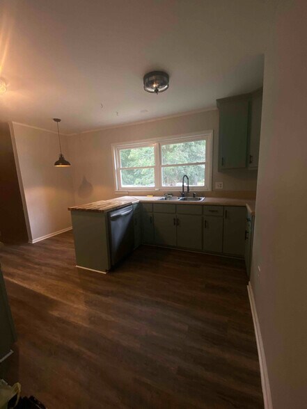 Building Photo - 202 James Loop