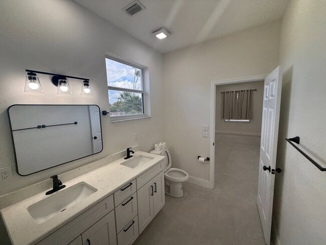 Building Photo - 1550 Center Rd