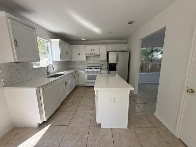 Building Photo - 2324 Friarcreek Loop