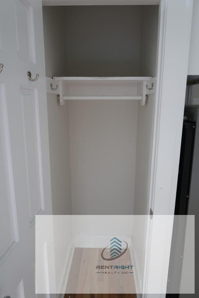 Building Photo - 4526 N Sheridan Rd