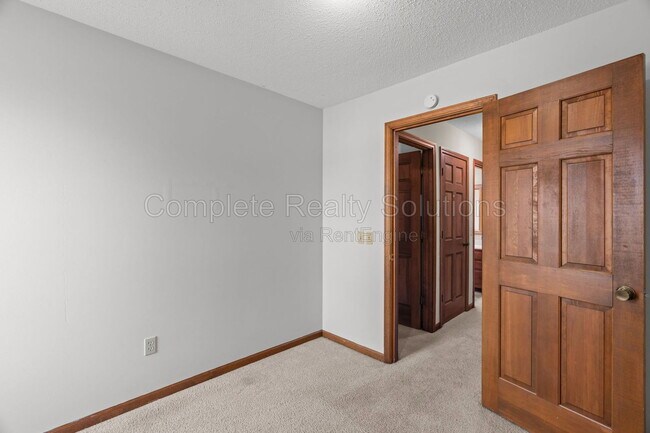 Building Photo - 254 Carmel Woods Dr