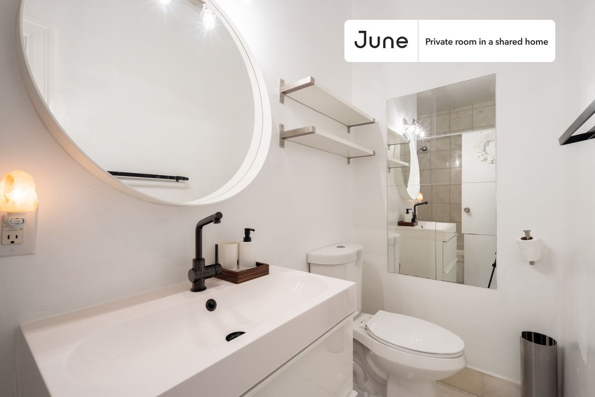 Building Photo - Room in Shared 3 bed/1 bath home