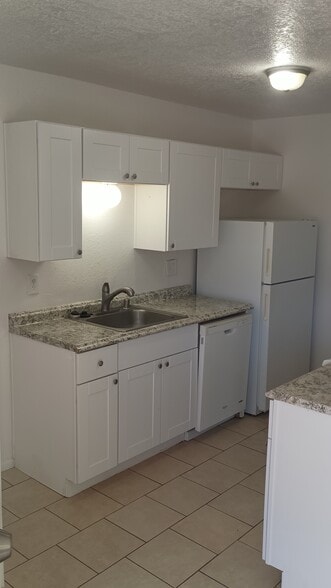 Building Photo - 1701 Kirby St NE