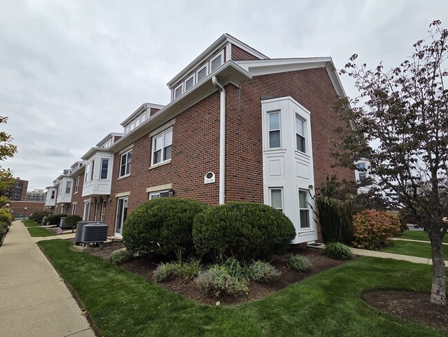 Building Photo - 144 Quincy Shore Dr