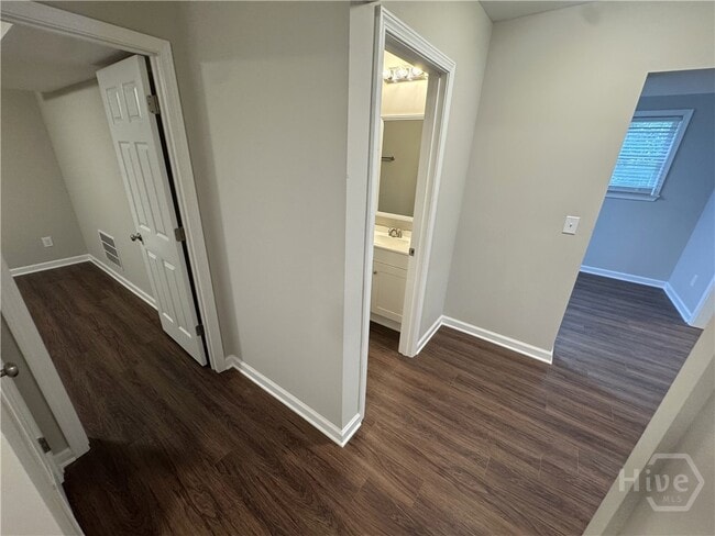 Building Photo - 620 Pinecrest Dr