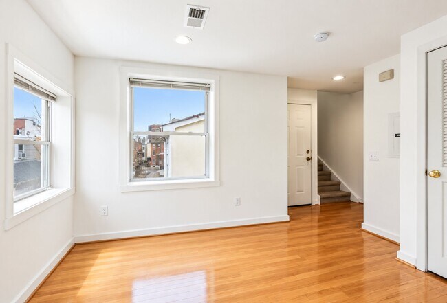 Building Photo - 921 Lombard St