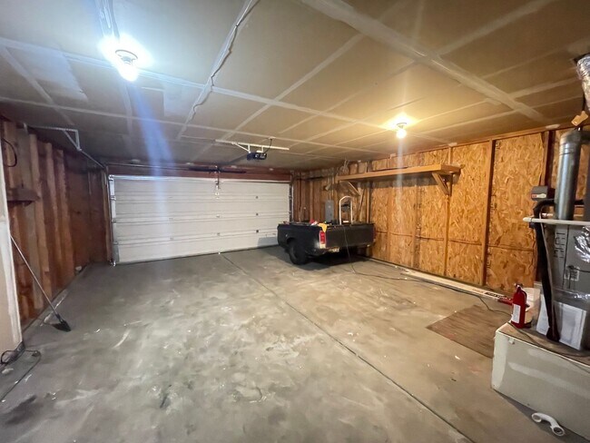 Building Photo - Hayden 3/2 Rancher