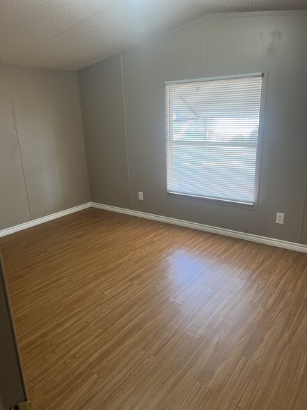 Building Photo - 300 Murls Lake Rd