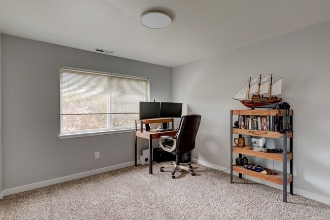 Building Photo - Recently Updated 3 Bedroom and 3 Bath Town...
