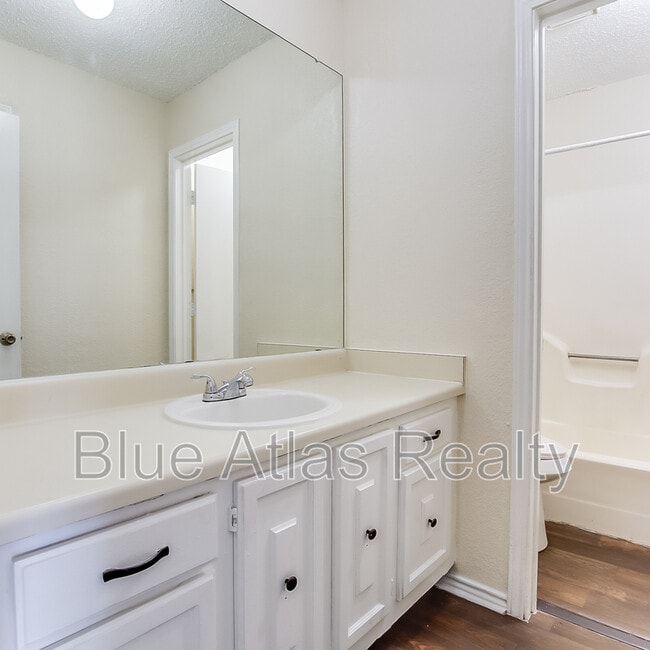 Building Photo - 8133 Foxfire Ln