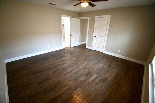 Building Photo - Beautifully remodeled 4 bedroom, 3 Bath