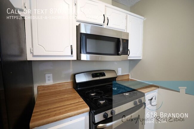 Building Photo - 618 Brandon-