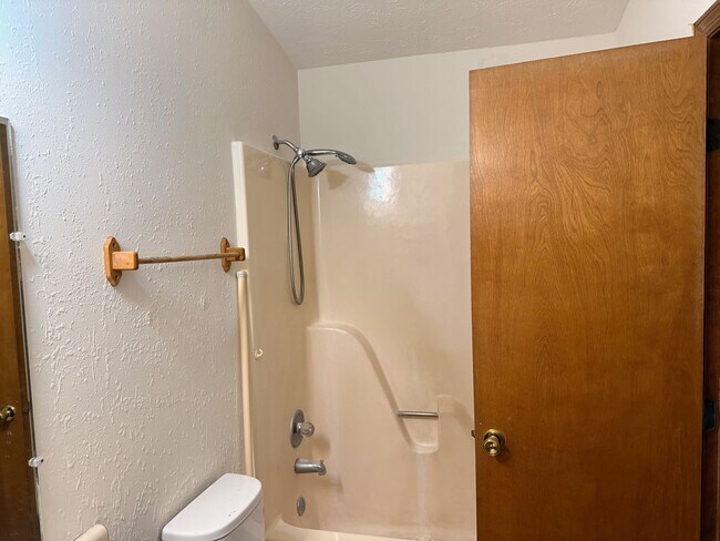 Building Photo - Recently refurbished 3 BR home in Normal