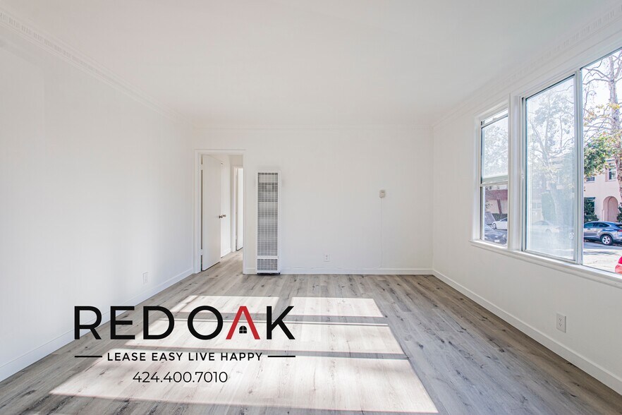Building Photo - 820 S Gramercy Pl