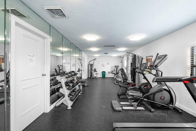 Building Photo - 120 Cypress Club Dr