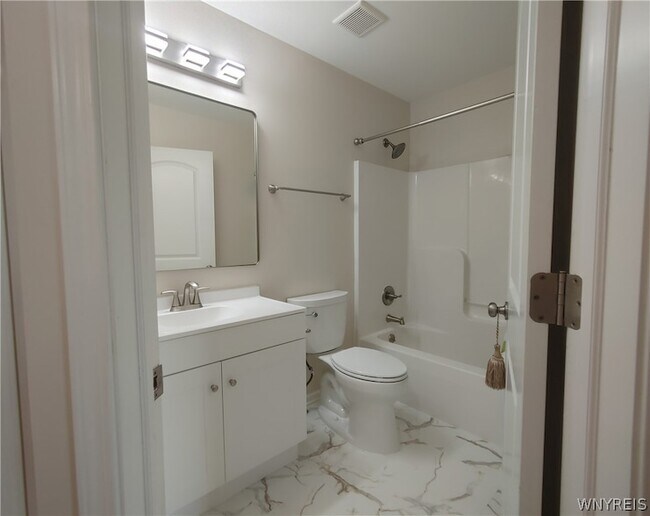 Building Photo - 441 Riverwalk Dr
