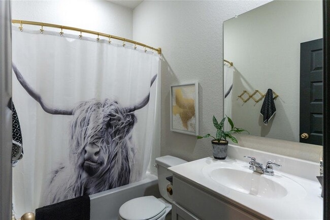 Building Photo - 648 Jennifer Wy