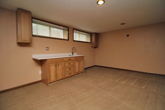 Building Photo - 2727 SE 58th Ave