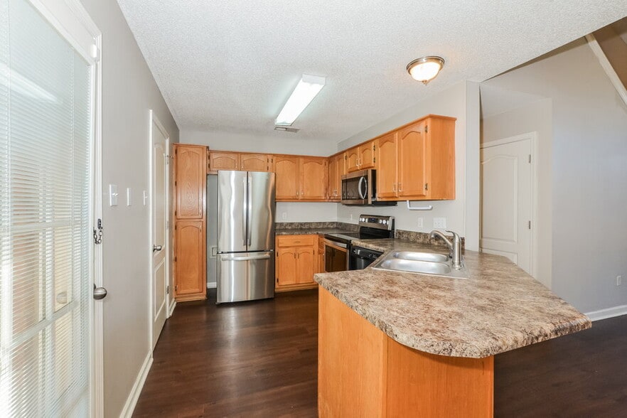 Building Photo - 9761 Dogwood Ct W