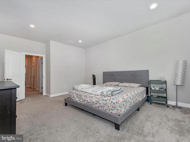 Building Photo - 11115 Hazelnut Ln