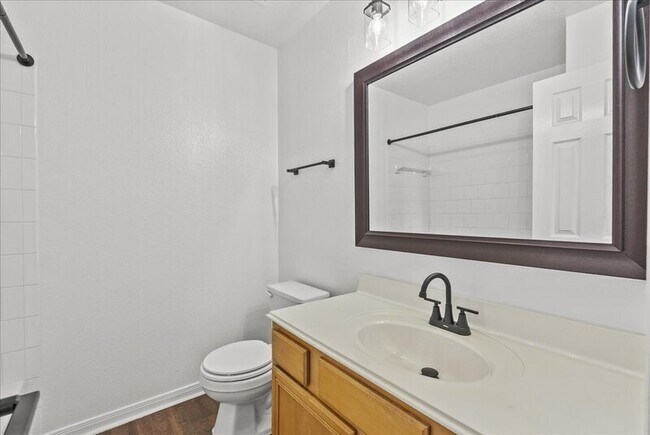 Building Photo - 2142 Roatan Calle