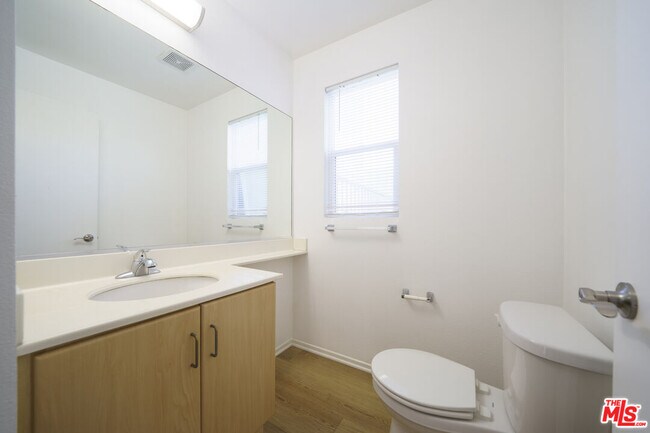 Building Photo - 121 Cancion Way