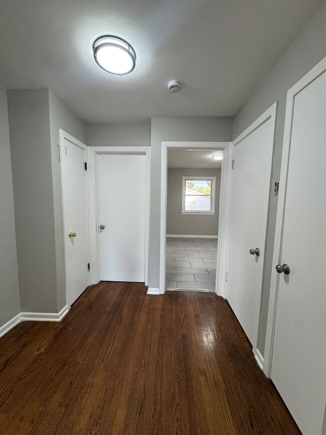 Building Photo - 4 Bedroom 2 Bathroom House in Dolton ! A M...