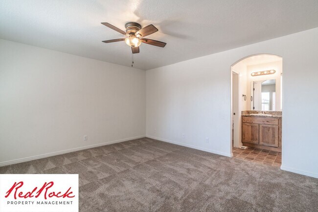 Building Photo - DOG-FRIENDLY 4 Bedroom Townhome with INTERNET INCLUDED!
