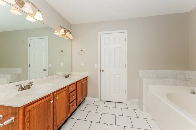 Building Photo - 1605 Dodd Trail