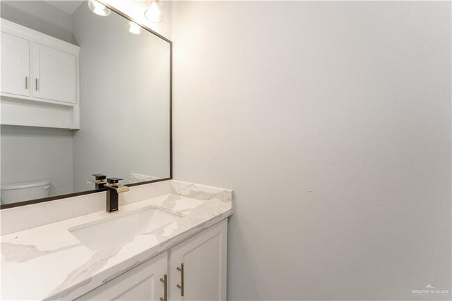 Building Photo - 1711 Lago Delton