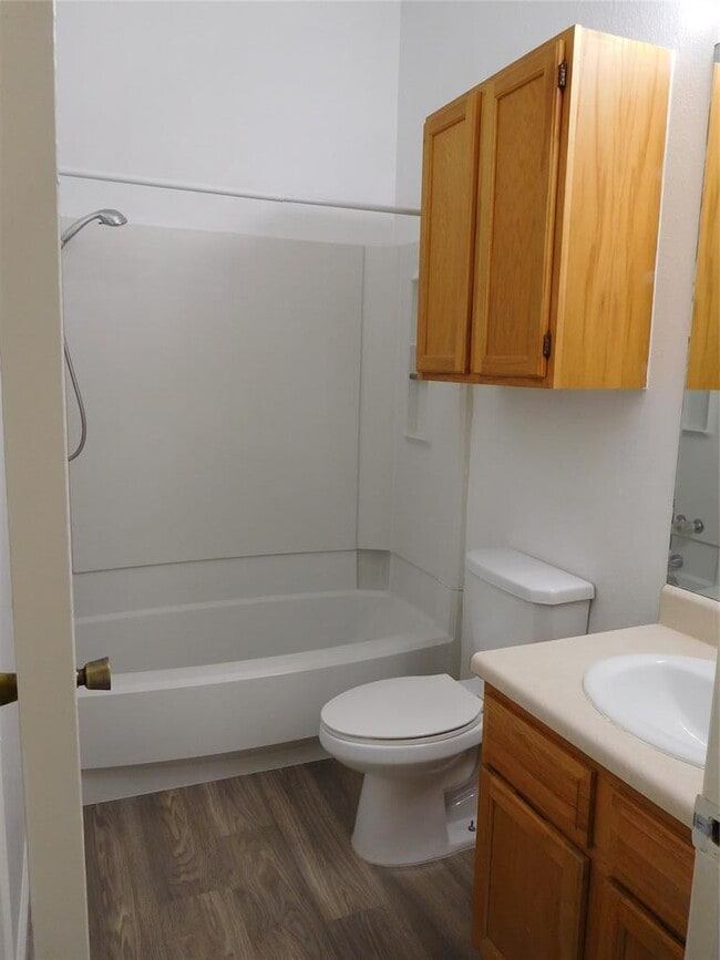 Building Photo - 2202 Quiet Wood Dr