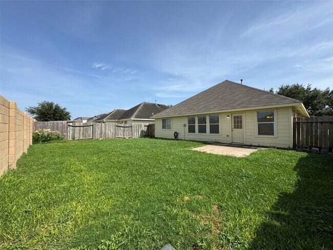 Building Photo - 5907 Yaupon Ridge Dr