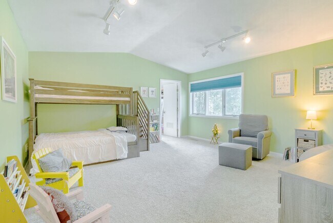 Building Photo - 313 Walnut Grove Dr