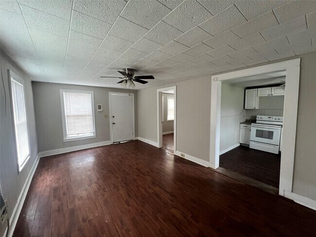 Building Photo - 312 S Pumphrey